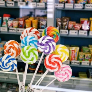 12G HALAL Rainbow Swirl Fruity Lollipops Assorted Flavors Hard Candies in Box with Sugar Mix Fruits Sweets