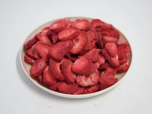 Bulk Natural Freeze Dried Strawberry Slices Sweet and Sour Dried Fruit Snack for OEM Service