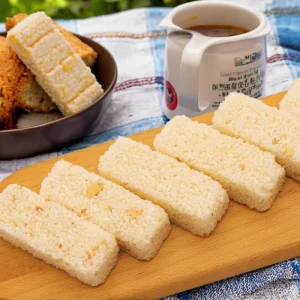 Children’s Milk Flavored Fruit Rolls and Egg Yolk Flavored Snacks Baked Whole Grains Non Fried Packaged in Boxes