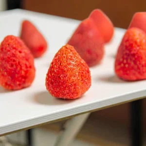 Crunchy Healthy Freeze Dried Strawberry Snack Sweet Taste Portable and Conveniently Boxed