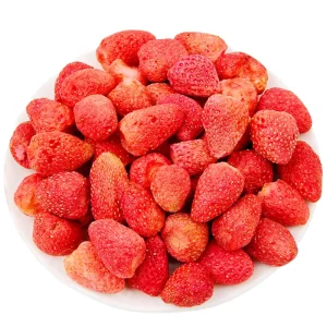 Factory Bulk 100% Natural Freeze Dried Strawberry Slices Sweet Taste OEM Available Vacuum Packed Fruit for Baking