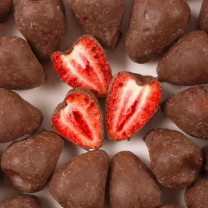 Factory Direct Freeze Dried Strawberry Chocolate Chips Dark Chocolate Coated Fruit Crisps OEM & Low MOQ