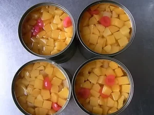 Factory Sweet Canned Fruit Cocktail in Fresh Juice Peeled Preserved Canned Mixed Fruit for Bakery Desert
