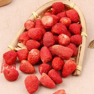 Freeze Dried Strawberries Without Added Healthy Dried Fruits Snacks with Sweet Sour Taste Natural Dry Fruits in Bulk Pack
