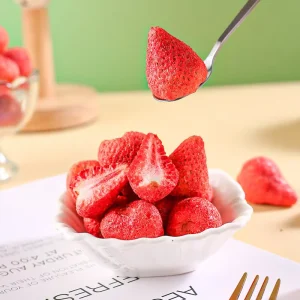 Healthy Sweet Freeze Dried Whole Strawberry FD Dried Fruit 1kg Bulk Packaging Ready to Eat 5% Moisture