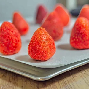 High Quality Freeze Dried Whole Strawberries Healthy Snacks Factory Sweet Taste 2x3kg