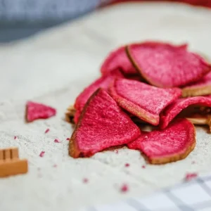 Natural Red Radish Snack Vacuum Fried with Salty Taste Hard Texture Box Packaging Rich in Antioxidants Delicious Crispness