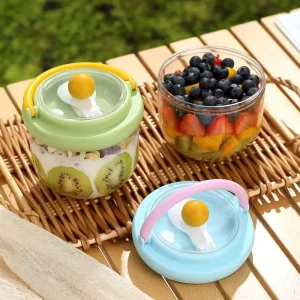 Portable Eco friendly PP Fruit Cup Salad Bowl Fork 600ml Capacity Modern Design for Outdoor Picnics Takeaway Weight Loss