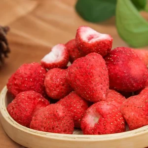 Premium Freeze Dried Strawberry Vegan Friendly Halal Certified Sweet Taste Fruit Snack in Box Packaging