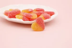 Sweet Sour Peach Gummy Candy Heart Shaped Jelly Confectionery Chewy Soft Sweets for Retail
